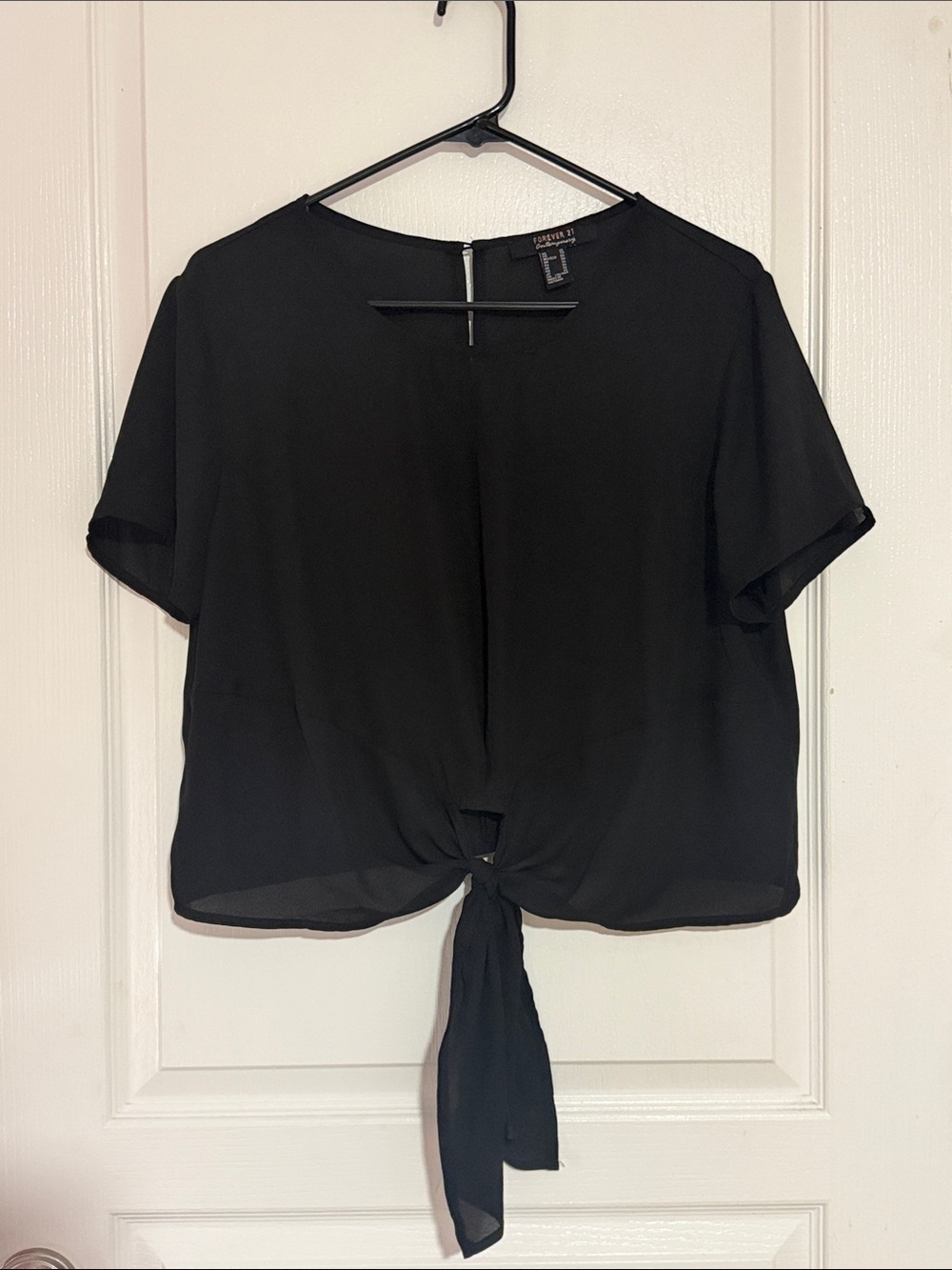 Forever 21 Black Tie-Front Short Sleeve Crop Top
